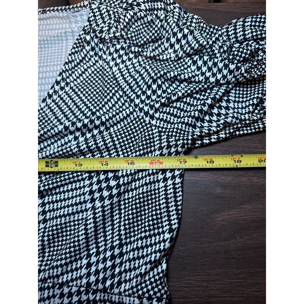 Torrid Plus Size Black White Plaid Fit Flare Dress V Neck Short Sleeve - Picture 9 of 10